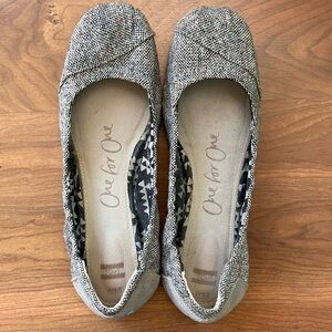 EUC TOMS Ballet Flats, women size 9.5